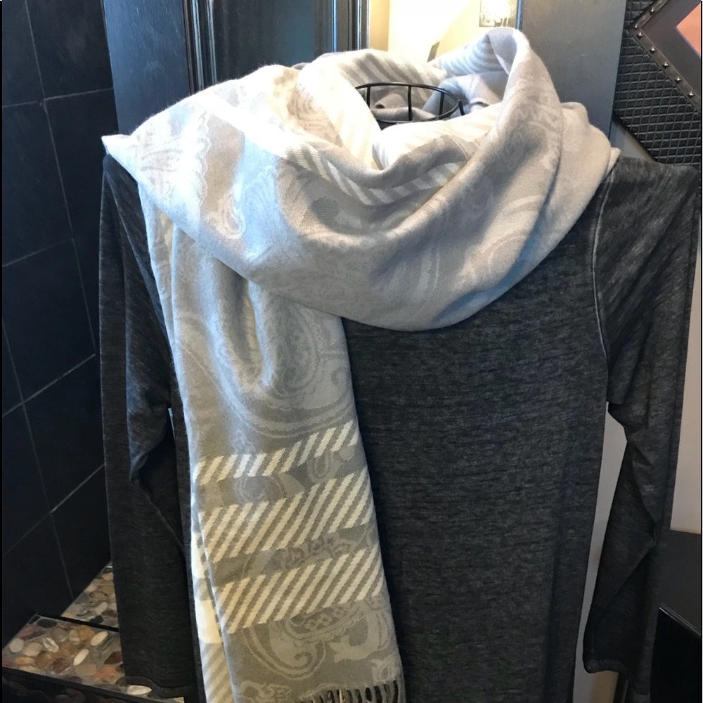 SUPER Soft grey/cream Paisley Blanket Wrap